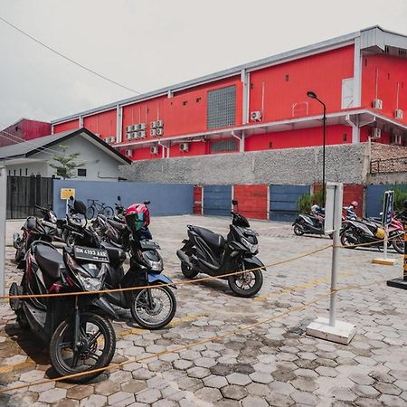 Reddoorz Premium @ Dna Fun Zone פקאנבארו מראה חיצוני תמונה